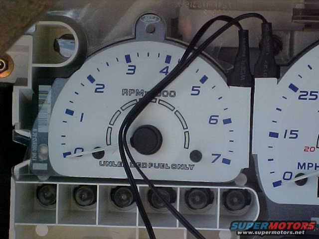 mvc003s.jpg Closeup of Tach