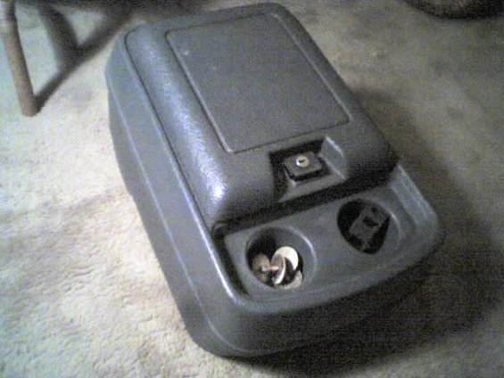 112706_2310.jpg 1989 Ford Bronco stock console
