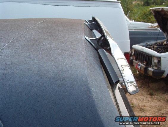 spoilerr.jpg Aftermarket Rear Spoiler on an '80-91 Bronco