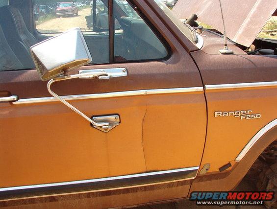 3boltmirror.jpg Rare 1980 6-bolt 2-Position Mirror used on F250-350 only

Note the extra arm between the hi-low arm & the mirror head allowing the mirror to be extended for wide trailers.

[url=https://www.supermotors.net/registry/media/895142][img]https://www.supermotors.net/getfile/895142/thumbnail/mirror2pos.jpg[/img][/url]