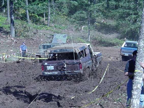 4x4_wars_101302_070.jpg Bernie going again, you can also see Todd make it in the background