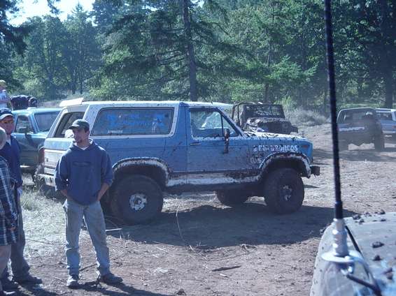 4x4_wars_101302_072.jpg Todd heading back to the main staging area