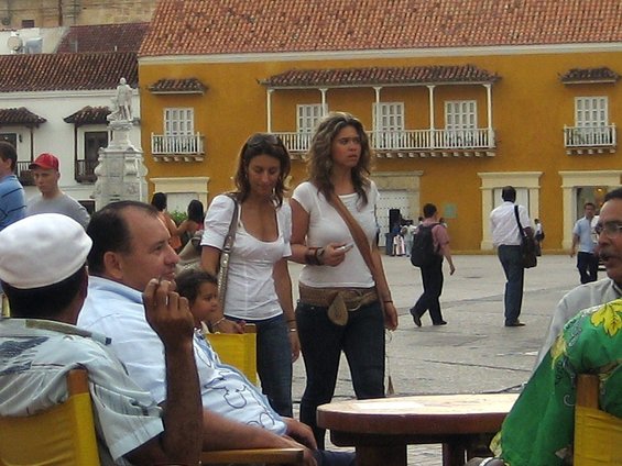 c4.jpg Cartagena, Columbia women.