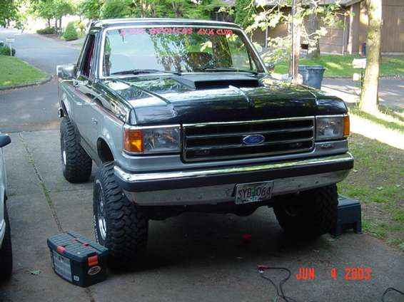 1990 Ford bronco aftermarket hood