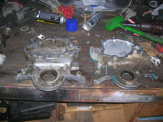 dscn1983.jpg FI timing cover on the left and Carburated on the right...notice the fuel pump cut off plate.