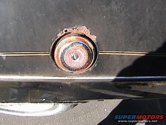 rusted-gas-cap.jpg 