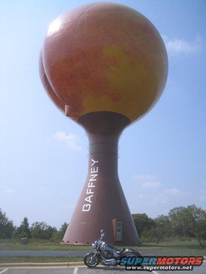 img_3049.jpg Gaffney, SC Peachoid..."the big butt"