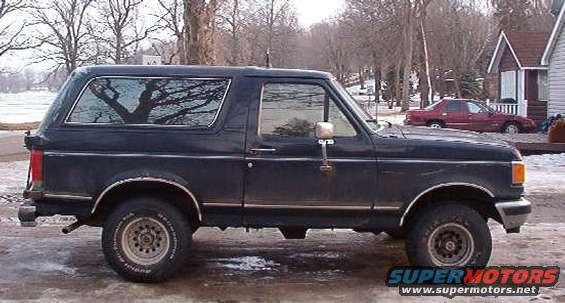 bronco_pass_.jpg passager side in my driveway