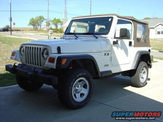 2007093001.jpg Wrangler with 2.25 budget boost lift with Superlift shocks