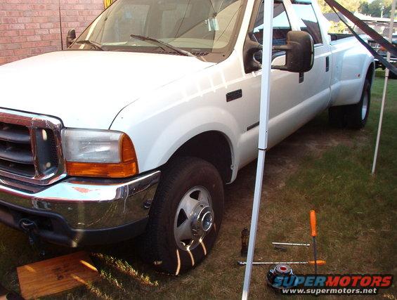 hub01.jpg The driver's front wheel bearing is squealing & throwing rust powder, so I'm replacing the unit-bearing hub.