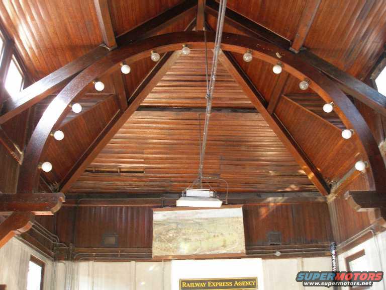 train-museum-ceiling1.jpg 