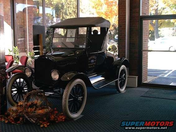 bonnellmodelt.jpg 2004 Ford Police Interceptor - THANKS BONNELL FORD!!!