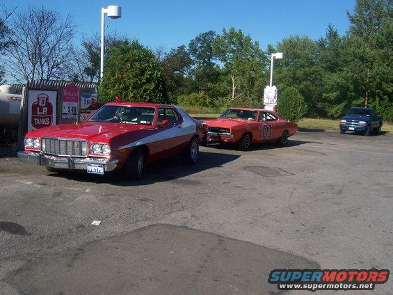 starskyandgenerallee.jpg my dads starsky car and his friends general lee