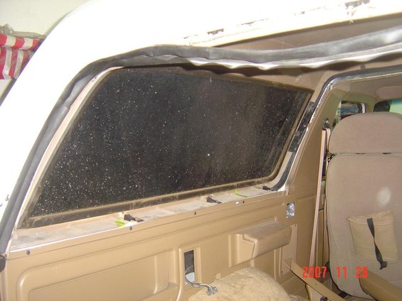 bronco-sliders-002s.jpg Inside shot of fixed OEM Ford windows. 