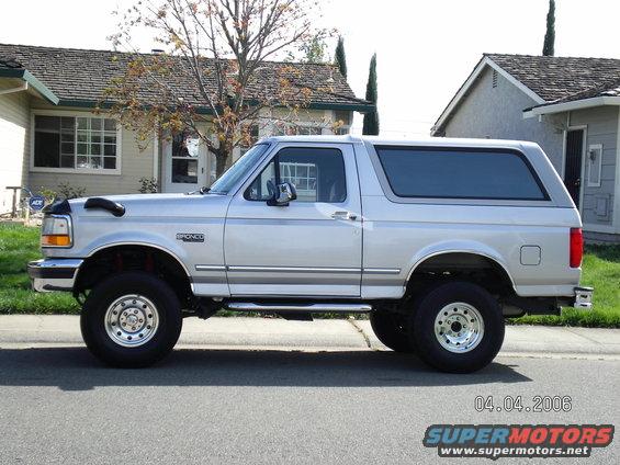 2007-110.jpg 2 1/2" Rough Country lift. Last picture before all the chrome goes away.