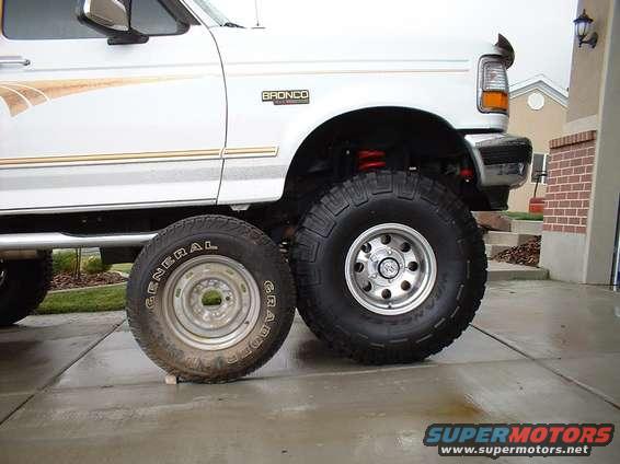 broncotires_001.jpg 37's next to stock 235's