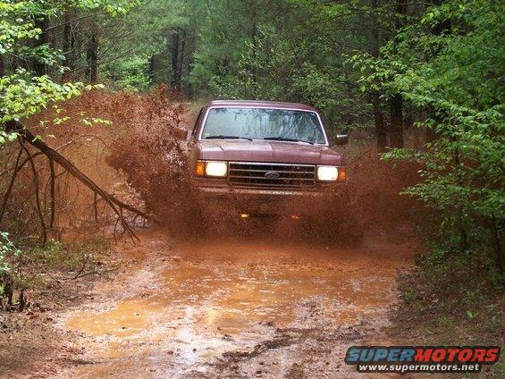 bronco-in-tha-mud.jpg 