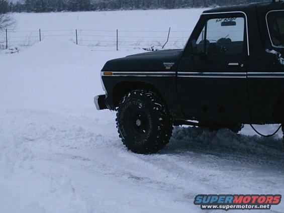 jr-bronco-003.jpg playin in the snow