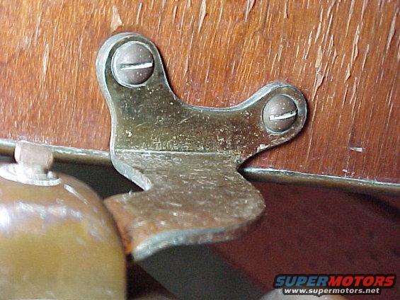 mvc150f.jpg Reproduction cowl lamp brackets