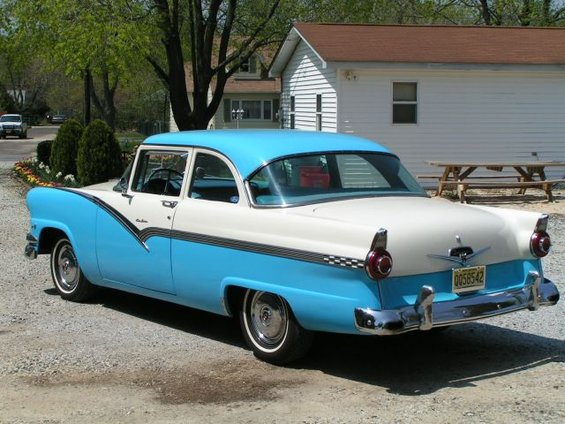 56_club_sedan_003.jpg 