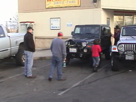 004.jpg Meet up @ the chevron Frys rig with los and inline6