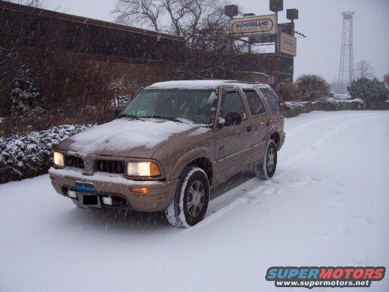 100_1110.jpg She loves the snow