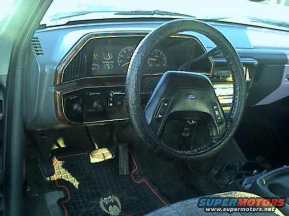 drivers_interior.jpg Driver's side shot/ stock cluster
