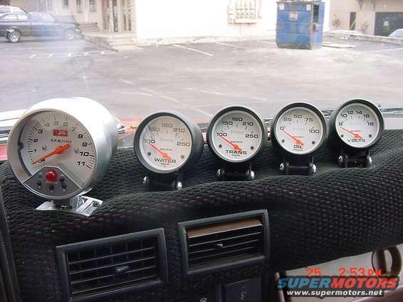 toy_6.jpg Coustom Gauges to keep tabs on that mean motor