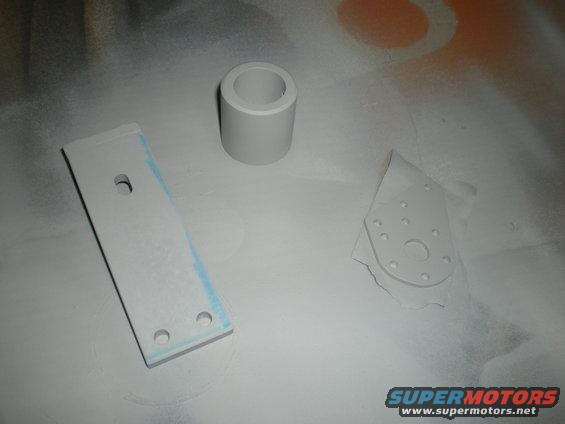 dscn0305.jpg These are the parts I fabed for my CB antenna mount. In gray primer. 