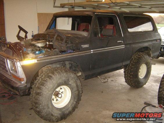 dsc00848.jpg Bronco stuck in the garage