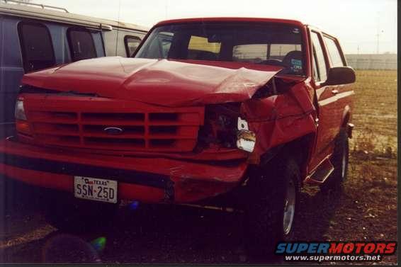 wrecked_95_bronco.jpg Front View