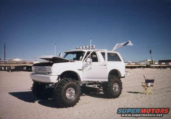 white_beach_bronco.jpg 