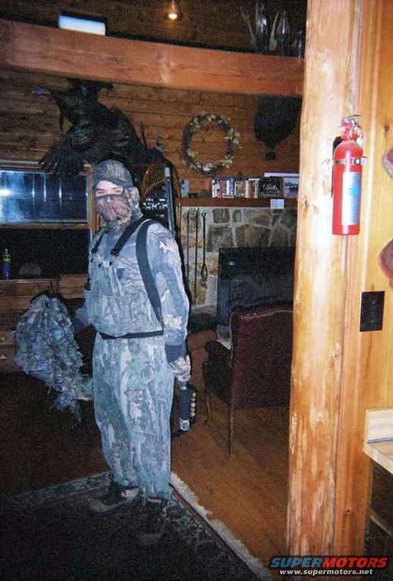 hunt17.jpg Me fully camoed.