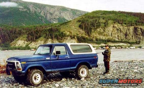 alaska.jpg My Bronco in its original configuration when I bought it in Alaska