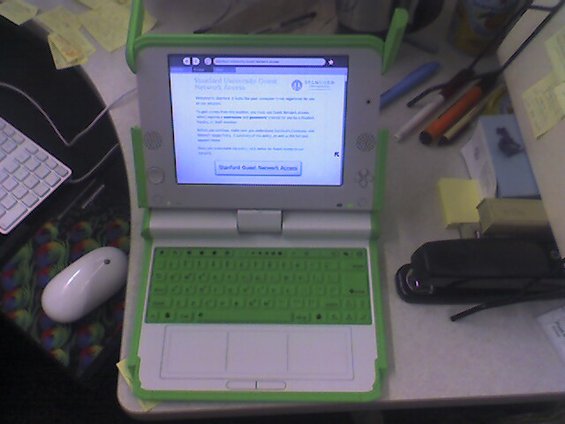 photo_061908_001.jpg OLPC XO1 in person!