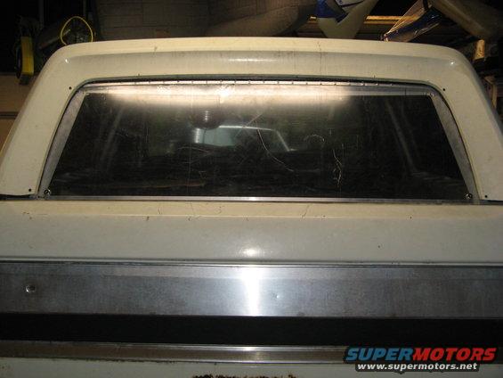 img_0735.jpg Low buck flip up rear window. - better than a burnt up motor!