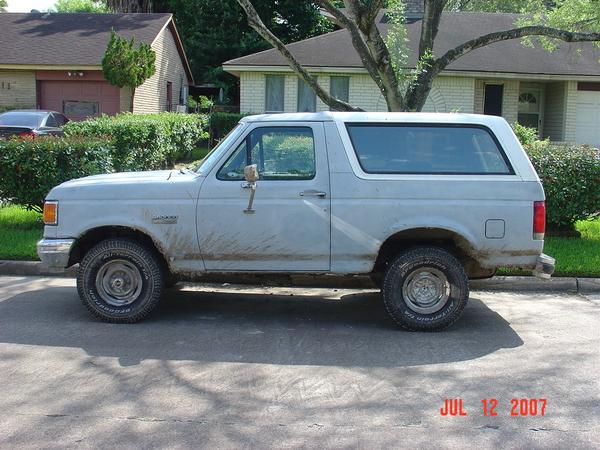 original-look.jpg This is how the Bronco looked when I bought it, minus the mud.