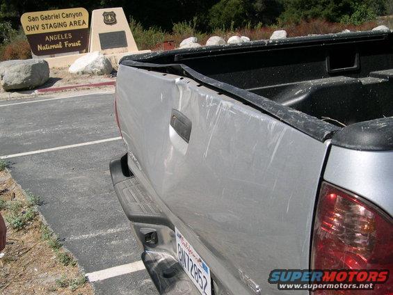 91308-azusa-canyon-031.jpg A little carnage from not seeing a big old cut down tree while backing up on a ridge. Ouch! Junk yard time!