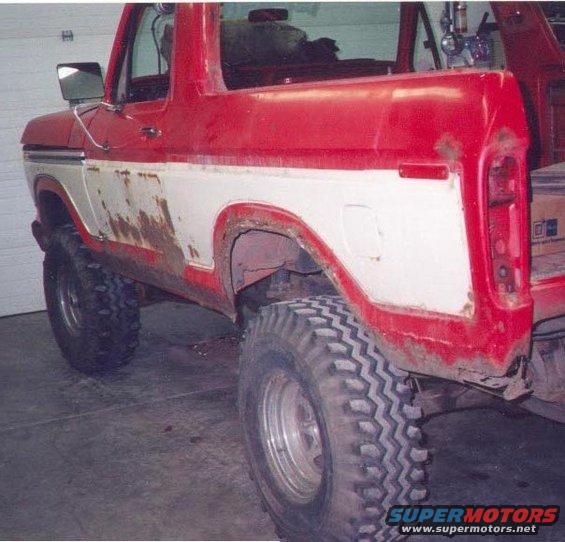 bronco-(at-the-start-)-2.jpg big difference from the start,, every body panal replaced , rusted roof and floor repaired, rino lined inside tub