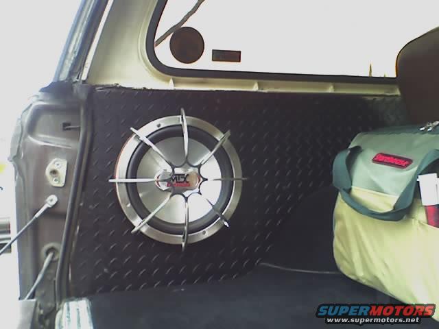 011706_1644.jpg 12" MTX sub on custom rear panels.