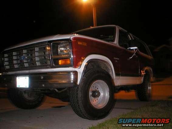 drivewaydark.jpg First picture taken of my 1984 Bronco XLT.