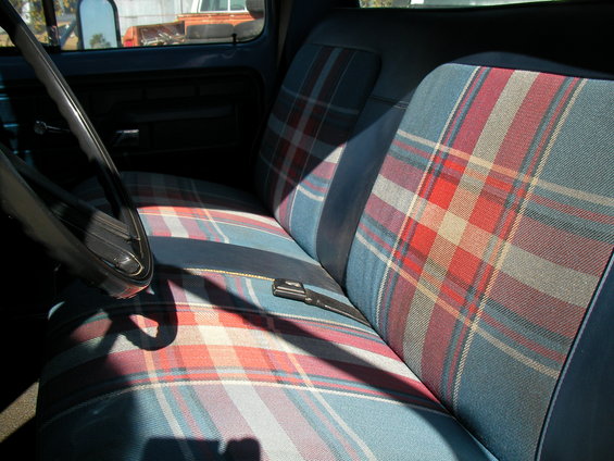 sany1087.jpg The seats are 99% intacted.The Bicentennial Edition trucks had their own seat fabric.