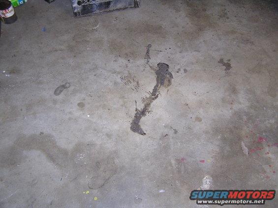 garage-prep-003.jpg Garage floor, before, this might be another problem spots...