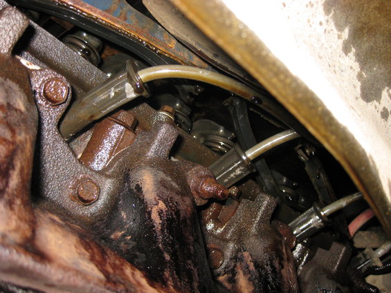 damaged-valve-cover-009.jpg 