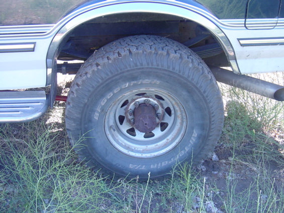 seymore-005.jpg 35X12.5R16 on rusty wagonwheels.
Not a bad find at 10:30 at night for $150 for a set of 2.