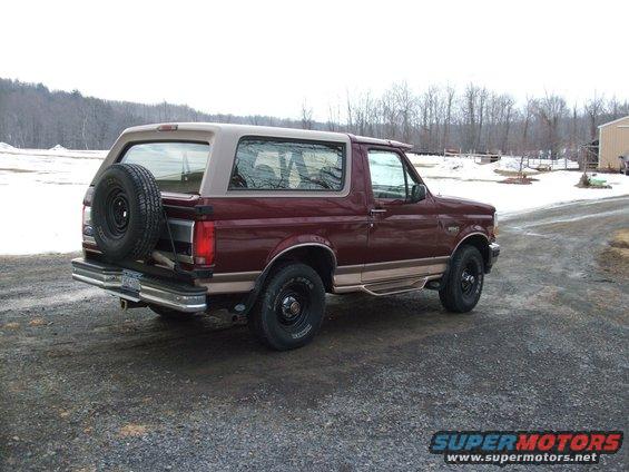 96-bronco--03609-2.jpg 1996 Ford Bronco - With winter sneakers