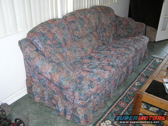 aaa-007.jpg Bachelor Couch 1