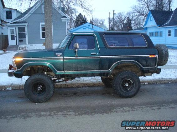 dsc01002.jpg My Bronco after 4 inch superflex lift, Cooper Discoverer STT 35x12.50 15 tires on Pro Comp 15x10 Black steel wheels, new winch, Pro Comp lights and shocks, and new Flowtech headers and Flowmaster exhaust