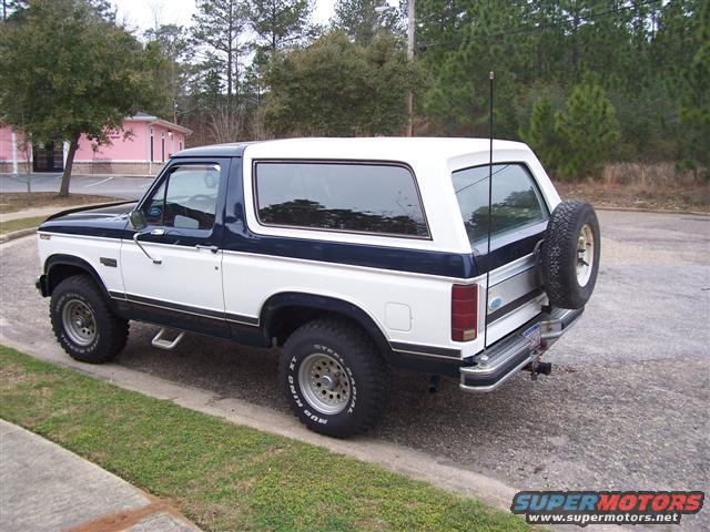 bronco-006-(small).jpg AFTER PAINT JOB
