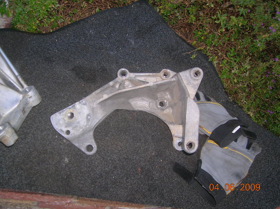 dscn3336.jpg old bracket